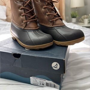 Sperry- Youth Tan and Black Duck Boots